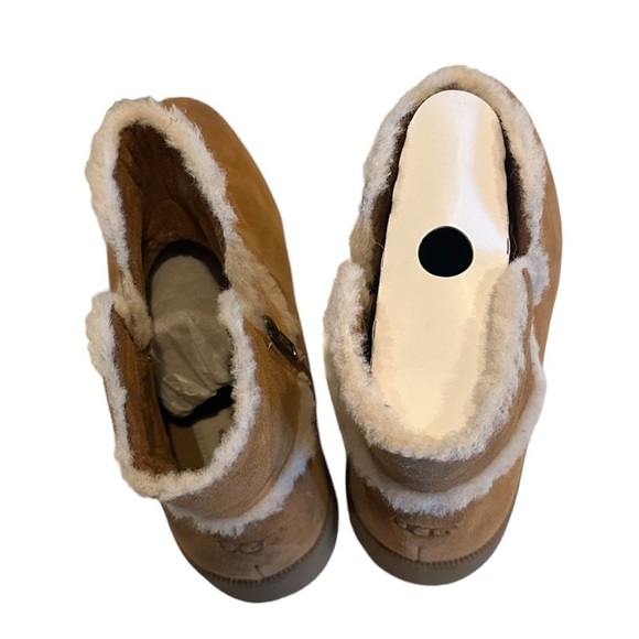 UGG Coletta Boots Chestnut Suede Ankle Side Zipper Size 6 Girls 7.5 Women’s - Picture 6 of 7